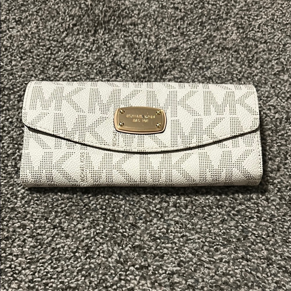 Michael Kors White Wallet Sleek Design with MK Monogram